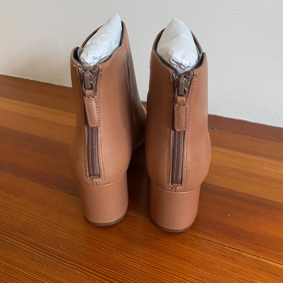 Cole Haan Camel Booties, NWT, size 8.5 - Picture 4 of 5